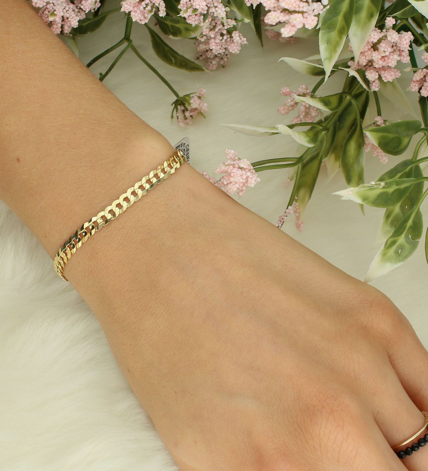 Bransoletka złota pancerka próba 375, BR 948 375 4mm Złota bransoletka wykonana z 9 karatowego żółtego złota. Bransoletka to idealny pomysł na prezent. Złota biżuteria o oryginalnej formie okrągłych ogniw.jpg